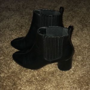 Low cut boot heels black